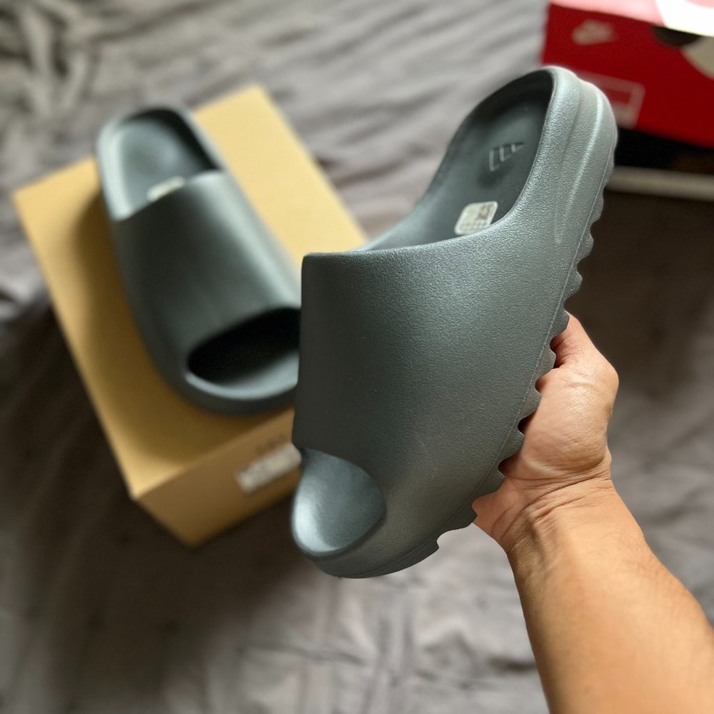adidas Yeezy Slide Slate Grey ID2350 Size 10 *NEW*